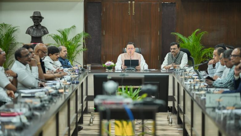 मुख्यमंत्री ने कहा कि जन समस्याओं के त्वरित समाधान के लिए जिलाधिकारियों को जनता मिलन कार्यक्रमों का आयोजन नियमित तौर पर करना होगा   