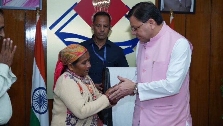 सरकार का प्रयास है कि कर्मचारियों को सुरक्षित और सम्मानजनक कार्य वातावरण के साथ ही कठिन परिस्थितियों में उनके परिवार को हर संभव सुविधा उपलब्ध हो सके : धामी   