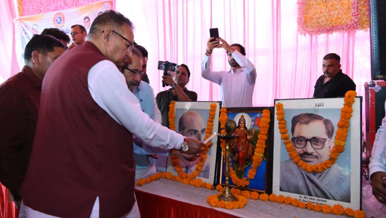 मंत्री गणेश जोशी ने कहा कि आत्मनिर्भर भारत अभियान प्रधानमंत्री की उस भावना का प्रतीक है, जिसमें उन्होंने कहा “लोकल के लिए वोकल बनो