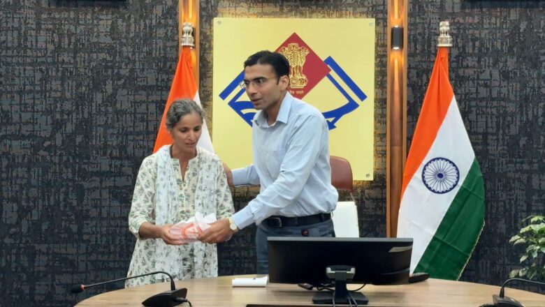 बिना भाषण, बिना प्रचार – DM ने जो किया, वो दिल जीत गया!