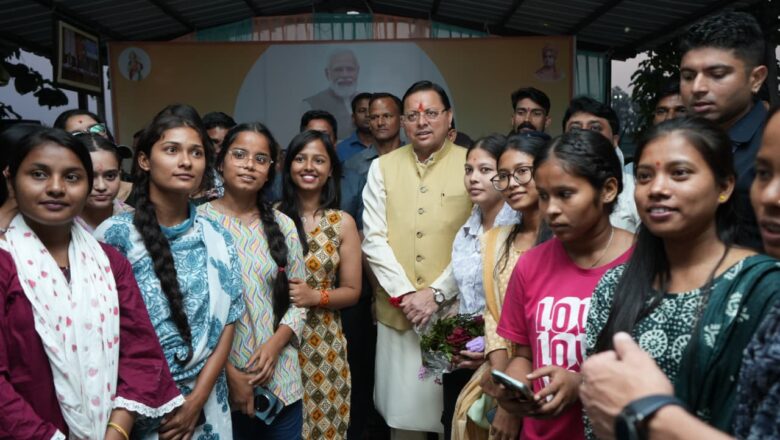 आज दुनिया भारत को आशा और विश्वास की दृष्टि से देखती है, क्योंकि भारत का जन भी युवा है और भारत का मन भी युवा है भारत अपने सामर्थ्य से युवा है। भारत अपने सपनों और चिंतन से युवा है : धामी