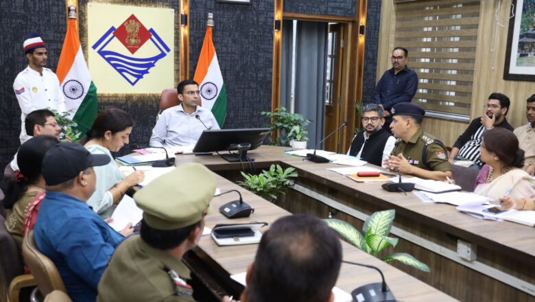 जिलाधिकारी सविन बंसल ने ग्राम और वार्ड स्तरीय बाल संरक्षण समितियों को सक्रिय करने के निर्देश दिए