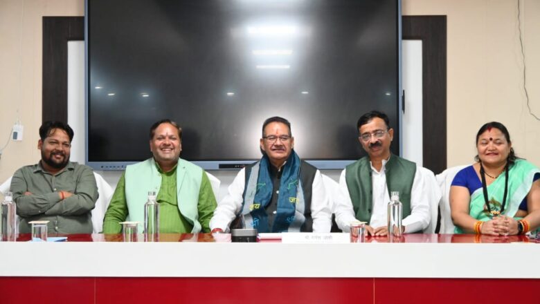 मंत्री जोशी ने बताया कि किसान सम्मेलन का आयोजन कृषि, उद्यान, ग्राम्य विकास, मत्स्य, डेयरी, सहकारिता, पशुपालन, मंडी परिषद तथा पंतनगर विश्वविद्यालय के संयुक्त समन्वय से किया जाएगा