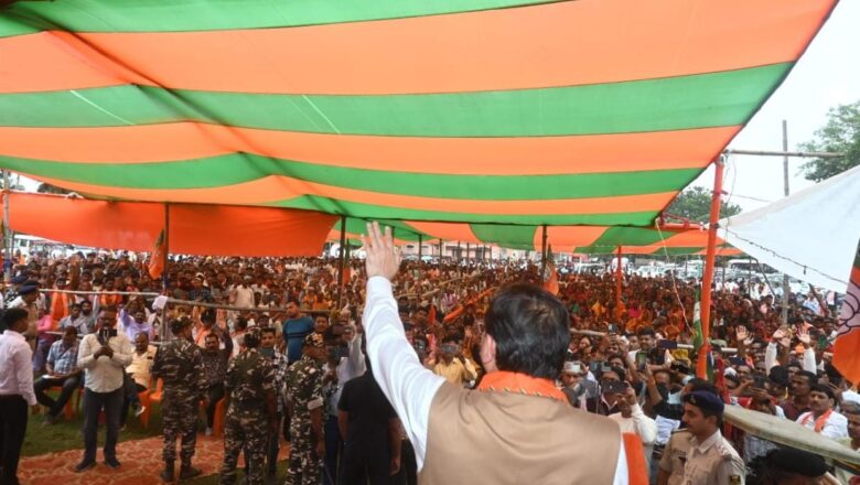 मुख्यमंत्री धामी ने बिहार की  कहा कि “मैं भगवान गौतम बुद्ध और सम्राट अशोक की इस पवित्र भूमि तथा सीता माता की शरण स्थली रही पूर्वी चंपारण की भूमि को शीश झुका कर नमन करता हूं   