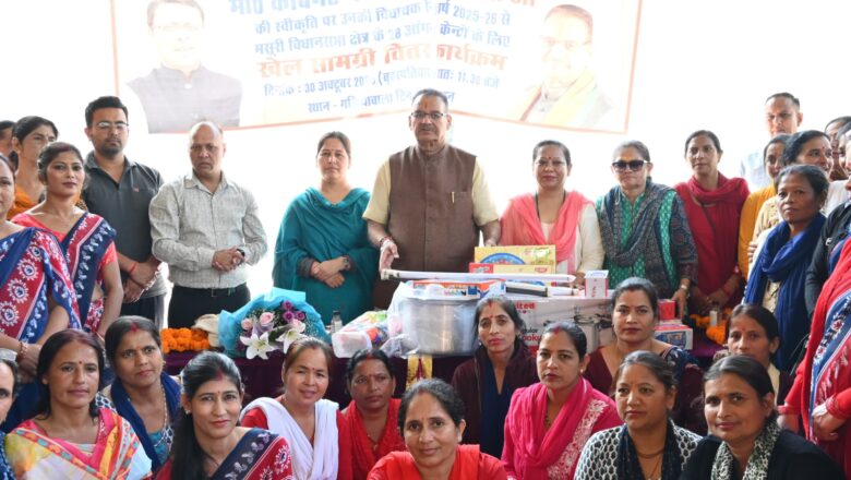 मंत्री ने कहा कि शिक्षा हमारे समाज का एक महत्वपूर्ण हिस्सा है और शिक्षा के बिना किसी भी देश व समाज का विकास नहीं हो सकता है   