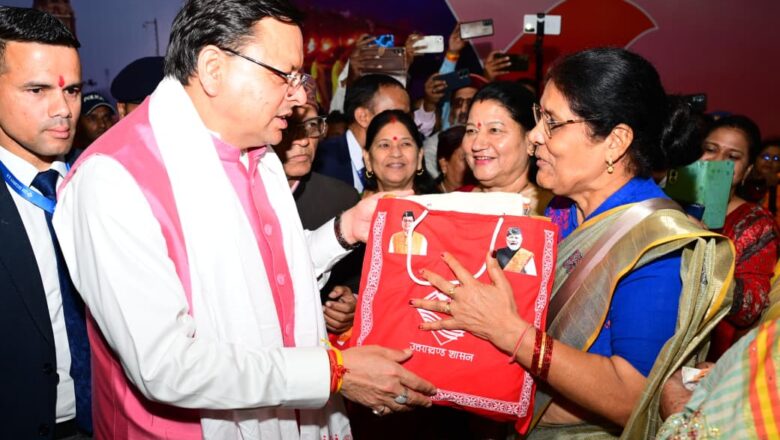 मुख्यमंत्री पुष्कर सिंह धामी ने हरिद्वार-ऋषिकेश कॉरिडोर निर्माण की योजना काशी विश्वनाथ और महाकाल कॉरिडोर की तर्ज पर बनाई।