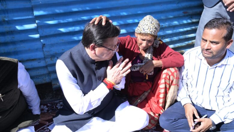 माताओं ने मुख्यमंत्री धामी को गले लगाकर दिया आशीर्वाद, भावुक हुए मुख्यमंत्री