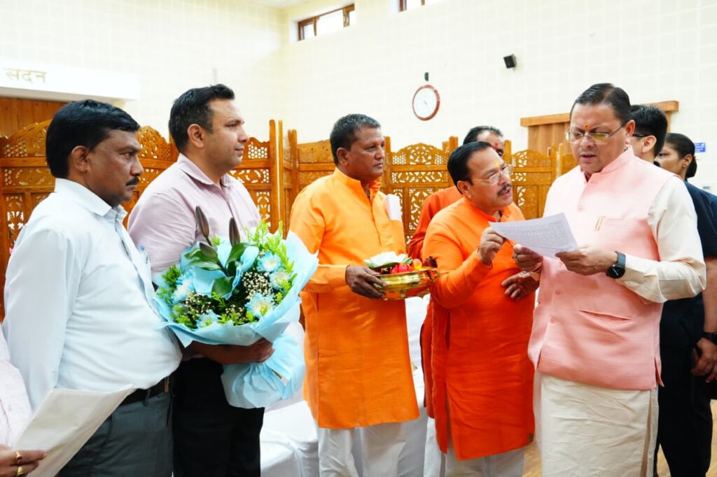 जनसेवा को सर्वोच्च प्राथमिकता दे रहे मुख्यमंत्री धामी, जनसुनवाई में अधिकारियों को दिए समयबद्ध समाधान के सख्त निर्देश