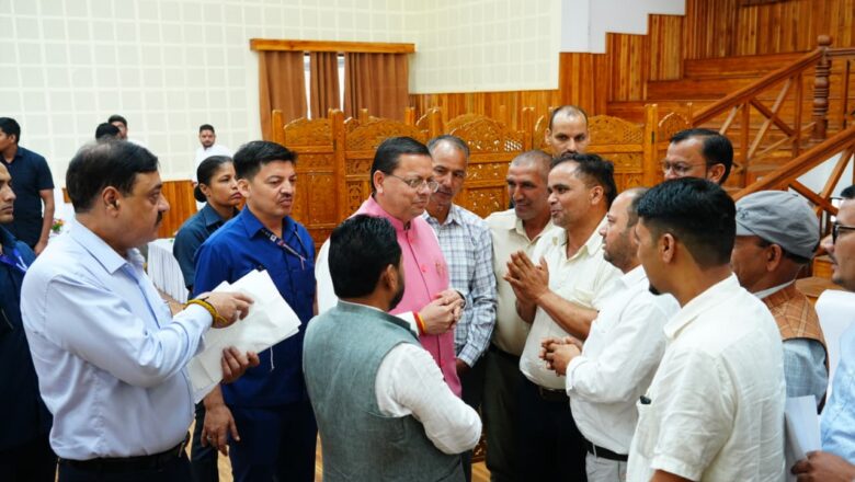 मुख्यमंत्री धामी ने मुख्यमंत्री कैंप कार्यालय में सुनीं जन समस्याएं