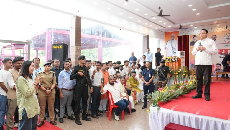युवाओं के सपनों को नई उड़ान दे रहे मुख्यमंत्री धामी, बनबसा में ‘युवा संवाद’ के जरिए सीधे युवाओं से किया संवाद