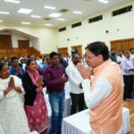 मुख्यमंत्री धामी ने ‘विकसित उत्तराखण्ड–यात्रा जारी है’ संवाद कार्यक्रम में विभिन्न क्षेत्रों में उत्कृष्ट कार्य करने वाले लोगों से किया संवाद