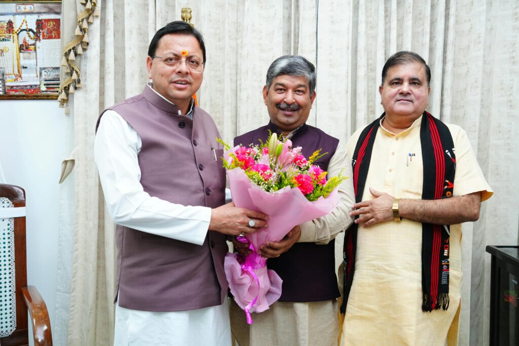 मुख्यमंत्री धामी ने राज्यसभा सांसद दिनेश आर्य को दी बधाई, उत्तराखंड के जनहित के मुद्दे संसद में उठाने की जताई उम्मीद